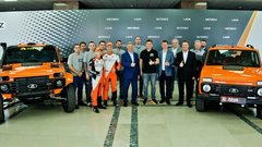Legendarna (in očitno neuničljiva) Lada Niva ima v sebi divjo konjenico