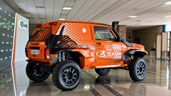 Legendarna (in očitno neuničljiva) Lada Niva ima v sebi divjo konjenico