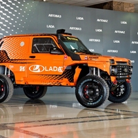 Legendarna (in očitno neuničljiva) Lada Niva ima v sebi divjo konjenico