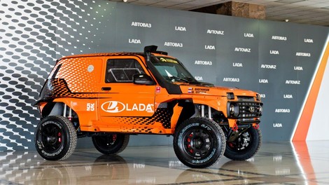 Legendarna (in očitno neuničljiva) Lada Niva ima v sebi divjo konjenico
