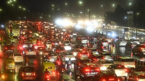 Začelo se je: od včeraj velja prepoved točenja goriva starejšim avtomobilom. Razlog pa ...
