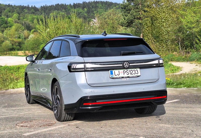 Test:  Volkswagen ID.7 Tourer Pro 4All – Je že čas za predajo?