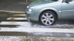 Nevihte in toča – ko vreme postane neprijetno in nevarno za vožnjo