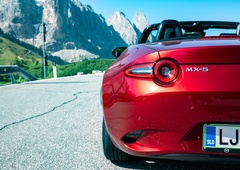 Zdaj je tudi uradno. Nova Mazda MX-5 bo pripravljena na še kaj več, kot bencinske motorje