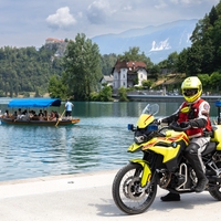 Zdravstveni dom Bled s pomembno, dvokolesno "okrepitvijo" - z novim BMW-jevim motorjem bo premagovanje poletne gneče hitrejše