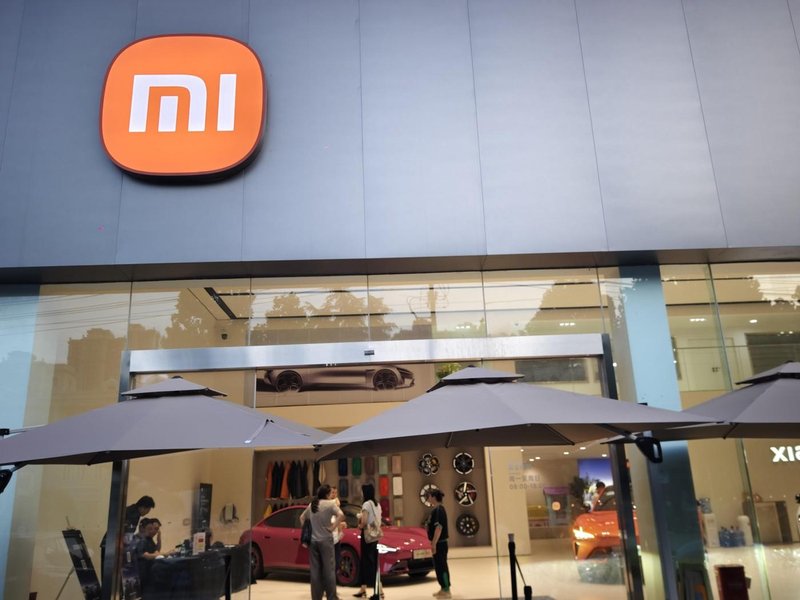Boj med Xiaomijem in Applom se je preselil tudi v avtomobilsko industrijo, a je bil končan še preden se je sploh začel