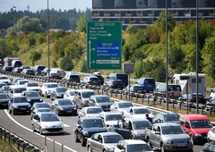 Začenja se prometni rokenrol: pozor, če odhajate na pot, tem odsekom se velja izogniti za vsako ceno