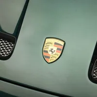 Nekdo je zavrnil skoraj pol milijona dobička pri preprodaji praktično novega Porscheja. Norost ali genialnost?