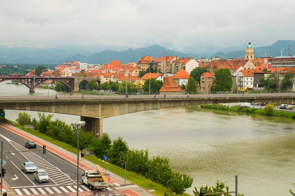V Mariboru se obetajo korenite spremembe v prometu, pri oblikovanju strategije bodo sodelovali tudi občani (foto: Profimedia)