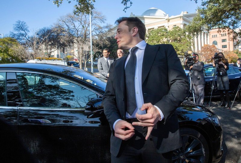 V garaži Elona Muska se skrivajo tudi zelo posebni avtomobili