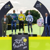 Pogačarjev pokal za zmago na Touru so oblikovali "avtomobilisti", obeležuje pa prav posebno obletnico