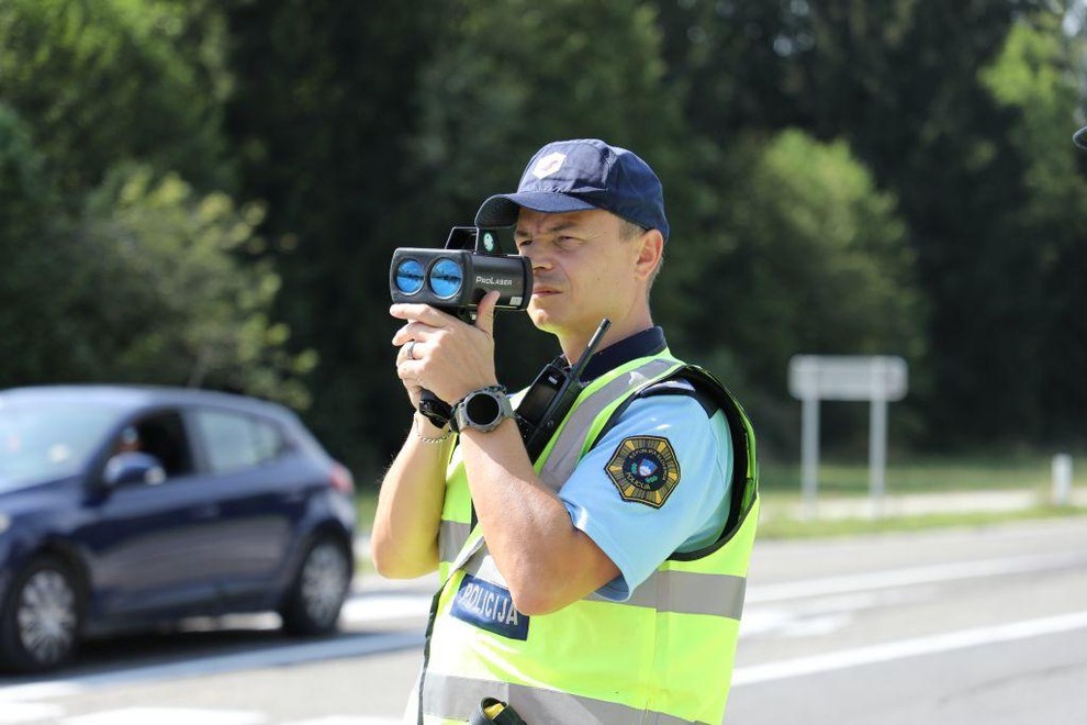 Policisti bodo spet poostrili nadzor, razlog so zaskrbljujoče številke
