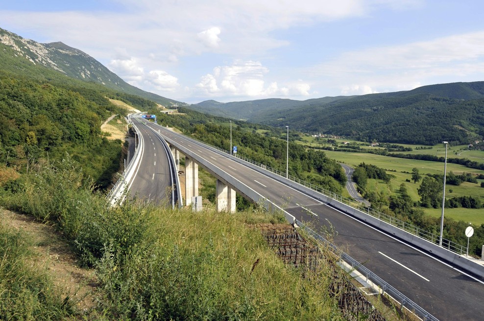 Pomembna hitra cesta bo v eno smer zaprta kar 100 dni. Nato se bo podobno zgodilo še v nasprotni smeri (foto: Tina Kosec/BoBo)