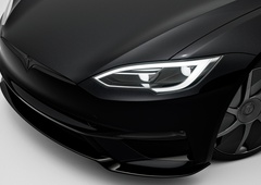Tesla na evropskem trgu potihem ukinja dva pionirska modela. To sta avtomobila, ki ju ne bo mogoče več naročiti