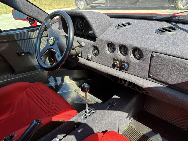 Ferrari F40 - dražba