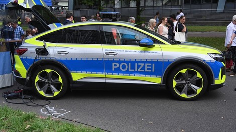 Policija in električni avtomobili - to je realnost, tudi pri nas