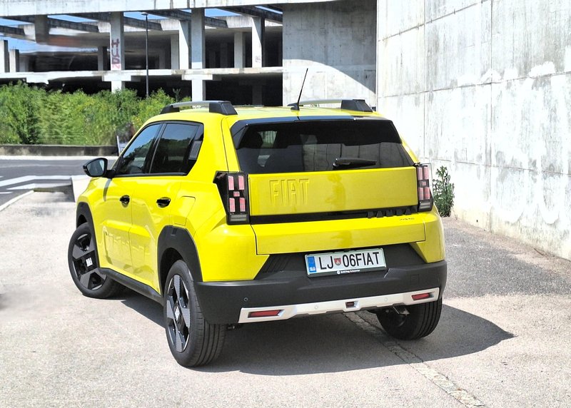 Test: Fiat Grande Panda 1.2 Hybrid - Italijanski retro šarm, ki obožuje oglatost