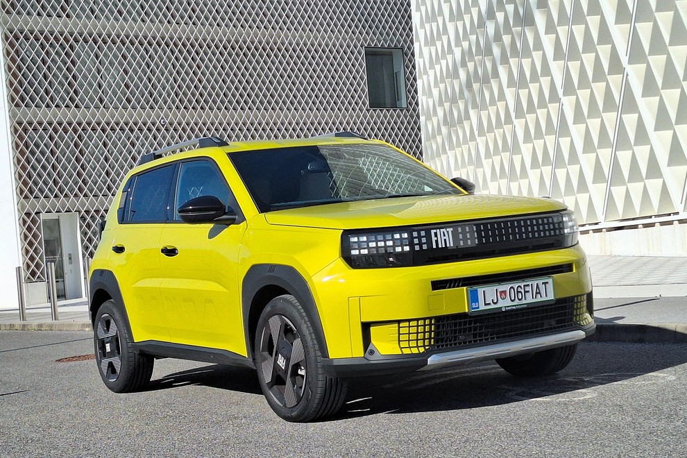 Test: Fiat Grande Panda 1.2 Hybrid - Italijanski retro šarm, ki obožuje oglatost