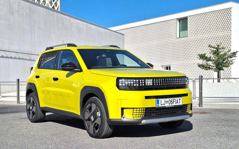 Test: Fiat Grande Panda 1.2 Hybrid - Italijanski retro šarm, ki obožuje oglatost