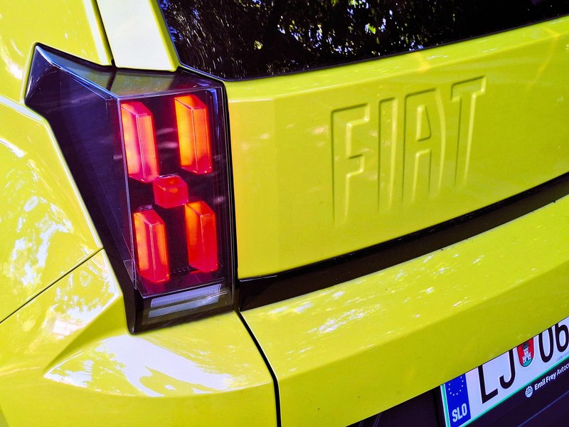 Test: Fiat Grande Panda 1.2 Hybrid - Italijanski retro šarm, ki obožuje oglatost