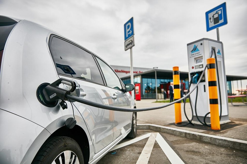 Znano je, kje v Evropi je najboljše delovanje polnilne infrastrukture