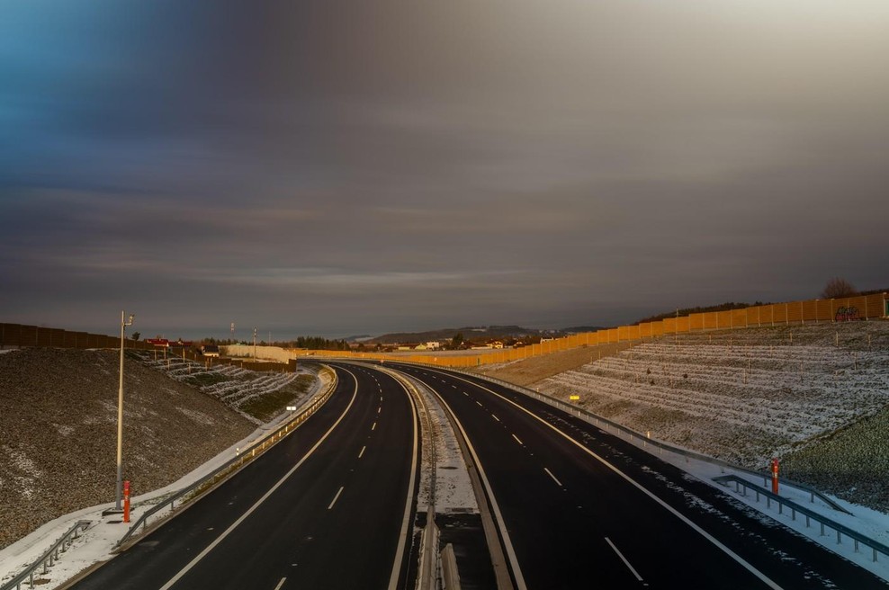 Vse je pripravljeno - že prihodnji mesec bo hitrost na tem odseku omejena na 150 km/h (foto: Profimedia)