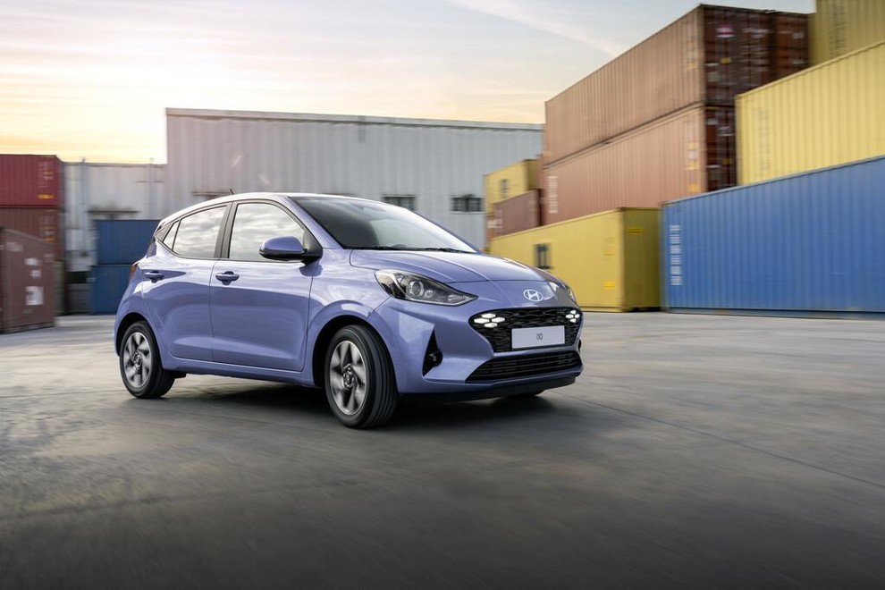 3. mesto: Hyundai i10 - 14.465 evrov Najmanjši Hyundaijev model dobro kljubuje letom in tekmecem, ki jih v tem velikostnem …
