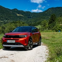 Test: Opel Frontera GS 1.2 Turbo Hibrid 48V - Vrnitev med žive, ugodne in prostorne