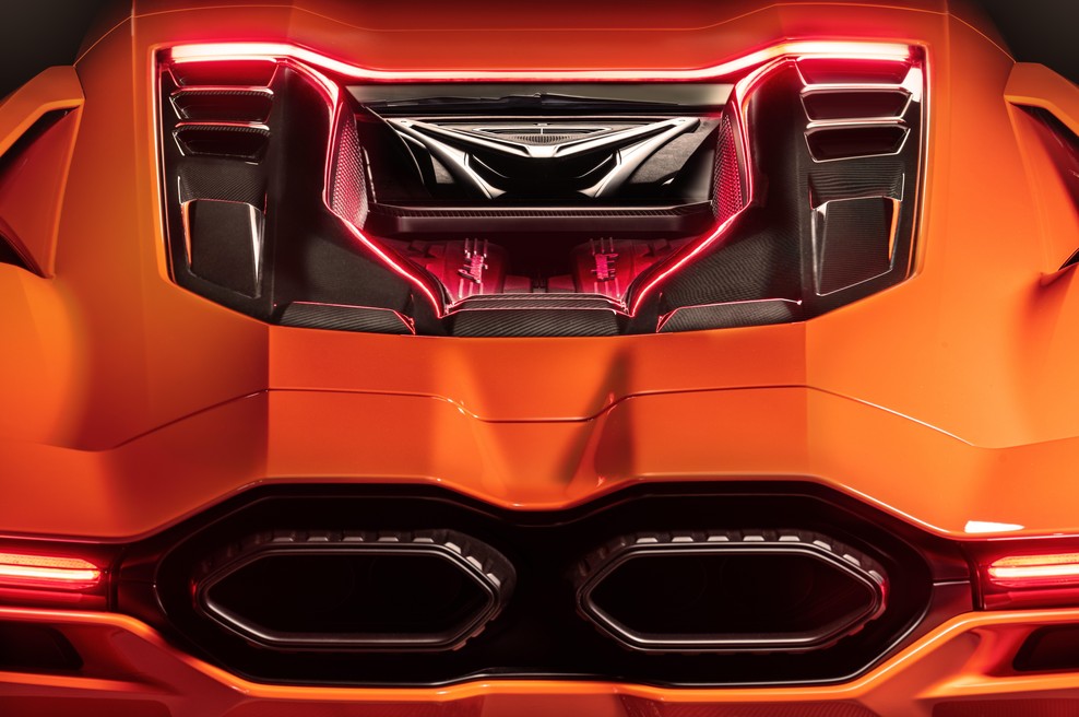 Italijanska pošast z več kot 1000 konjskimi močmi na slovenskih “tablicah”. Le kdo je srečnež … (FOTO) (foto: Lamborghini)