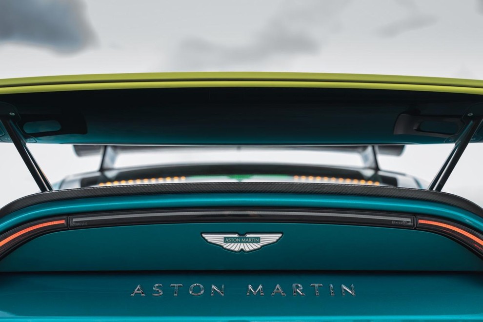 Formula 1, varnostni avto - Aston Martin Vantage S