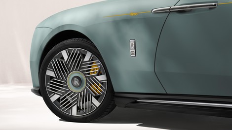 Za avto je plačala preko pol milijona, a je kmalu postal "nepremičnina". Proizvajalec pa nič ...