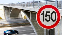 Prve kritike in varnostna vprašanja avtoceste z omejitvijo 150 kilometrov na uro