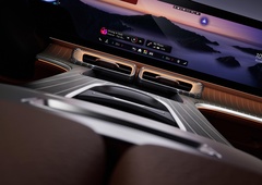 Notranjost novega Mercedes-Benza GLC prinaša skoraj en meter dolg zaslon