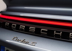 Prenovljeni Porsche 911 Turbo S - Močnejšega, serijskega 911 še ni bilo
