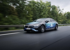 Električni Mercedes se je z enim polnjenjem odpeljal več kot 1200 kilometrov daleč. To mu je uspelo zaradi ...