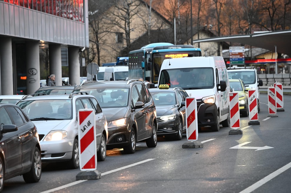Stres, nevarna prehitevanja in trobljenje na vsakem koraku: vožnja po Ljubljani razburja Slovence (foto: Bobo)