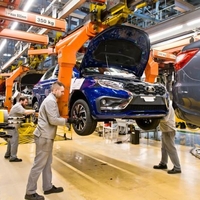 Ruski Avtovaz spet v  težavah, rešujejo jih s krajšim delovnim tednom