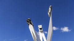Prestižni proizvajalec spreminja strategijo in obrača hrbet elektriki
