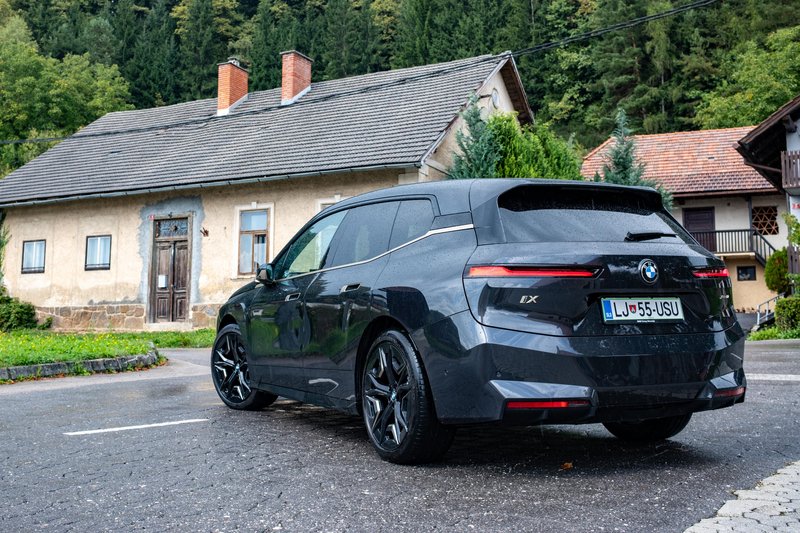 BMW iX xDrive60