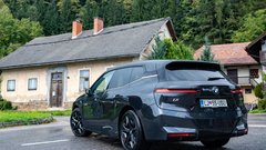 BMW iX xDrive60