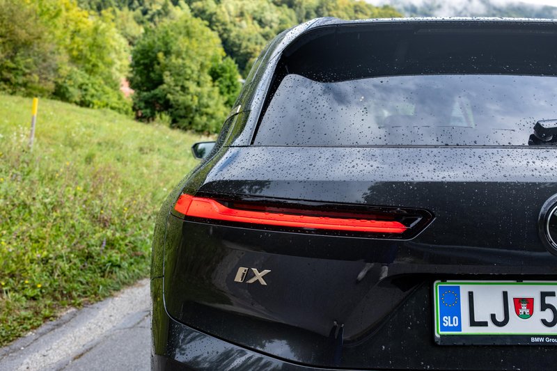 BMW iX xDrive60