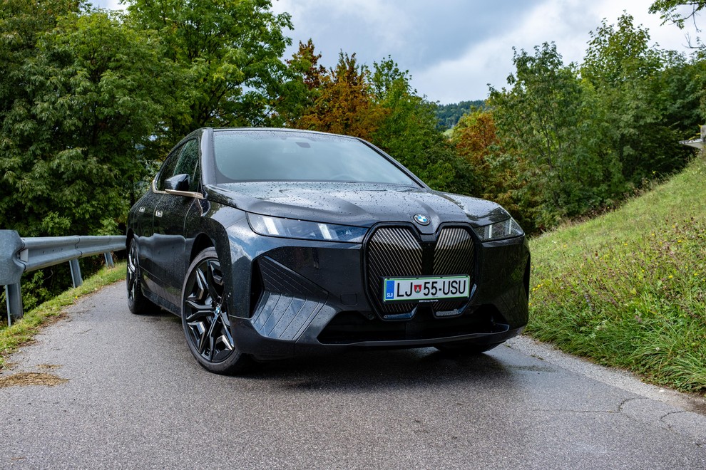 BMW iX xDrive60