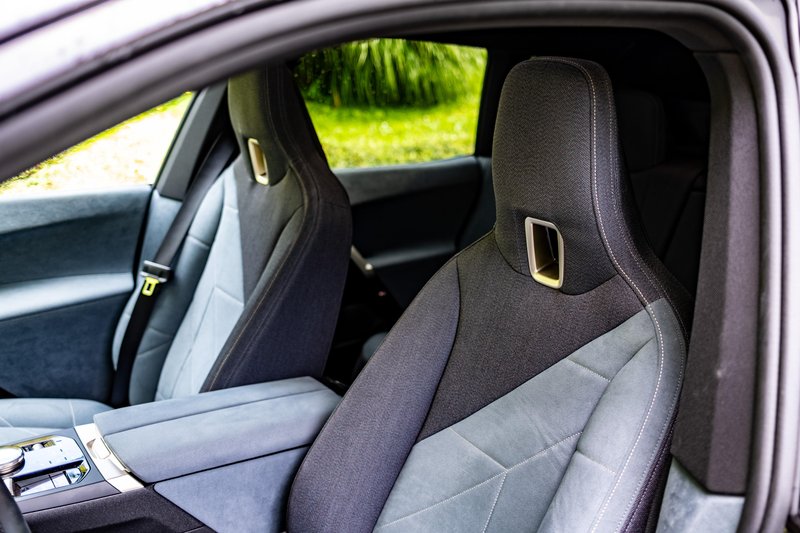BMW iX xDrive60