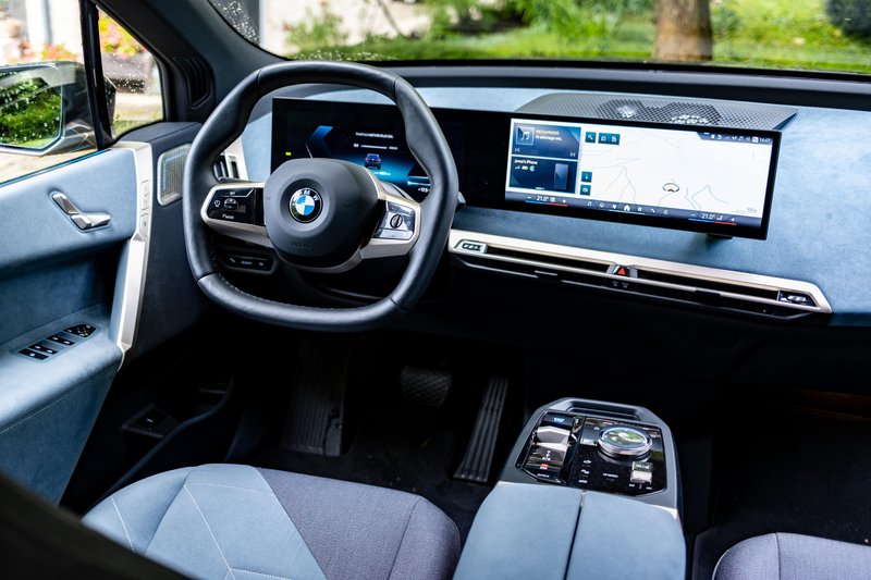 BMW iX xDrive60