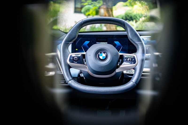BMW iX xDrive60