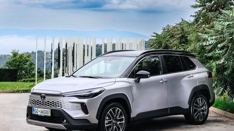 Novo v Sloveniji: Toyota Corolla Cross – Novo poglavje znane zgodbe