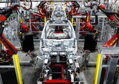 Pretepel ga je robot, zdaj pa toži tovarno za 50 milijonov