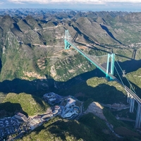 To je najvišji viseči most na svetu, ki pot skrajša za skoraj dve uri