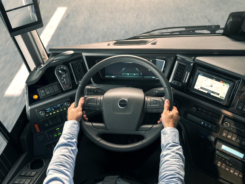 Avtobus z gigantskim baterijskim sklopom lahko prevozi do 700 kilometrov