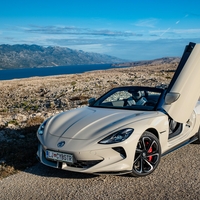 Test: MG Cyberster GT - Elektrificiranje vozniške romantike